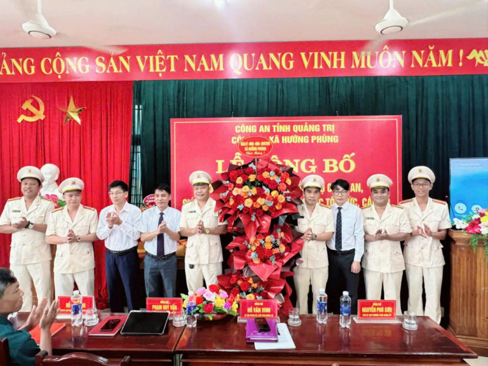 Công an xã Hướng Phùng tổ chức Lễ công bố quyết định về công tác cán bộ